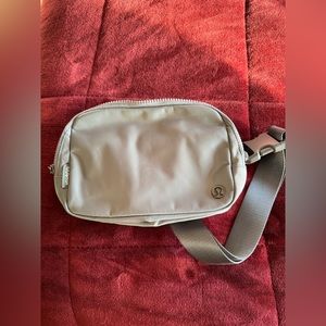 Lululemon everywhere belt bag 2L